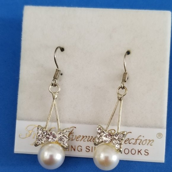 $5/$25   Women's pierced earrings - Picture 1 of 2